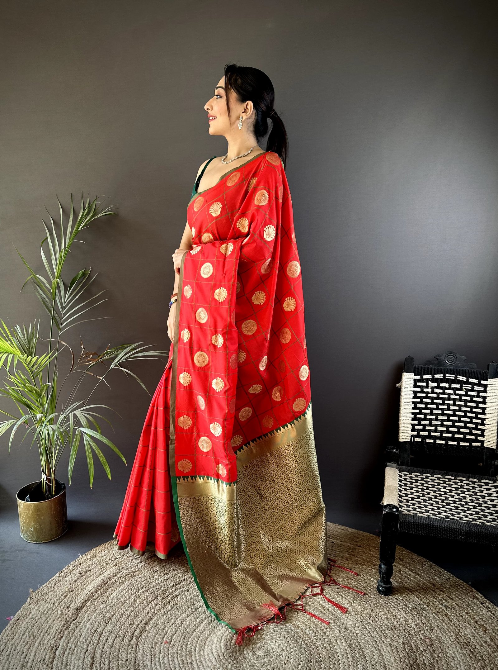 Golden Elegance Soft Silk Saree - Image 3