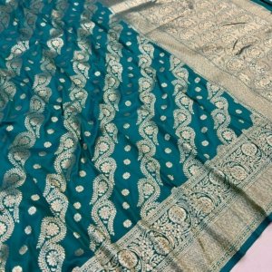 Auspicious Banarasi Silk Saree - Image 7