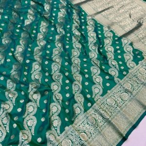 Auspicious Banarasi Silk Saree - Image 6