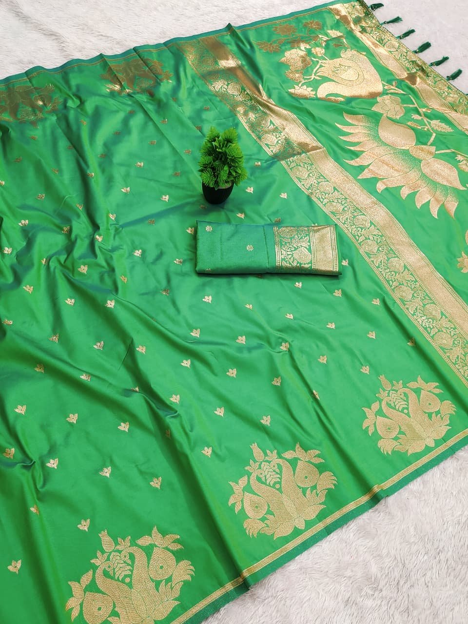 Kiger Swan Zari Banarasi Silk Saree - Image 7
