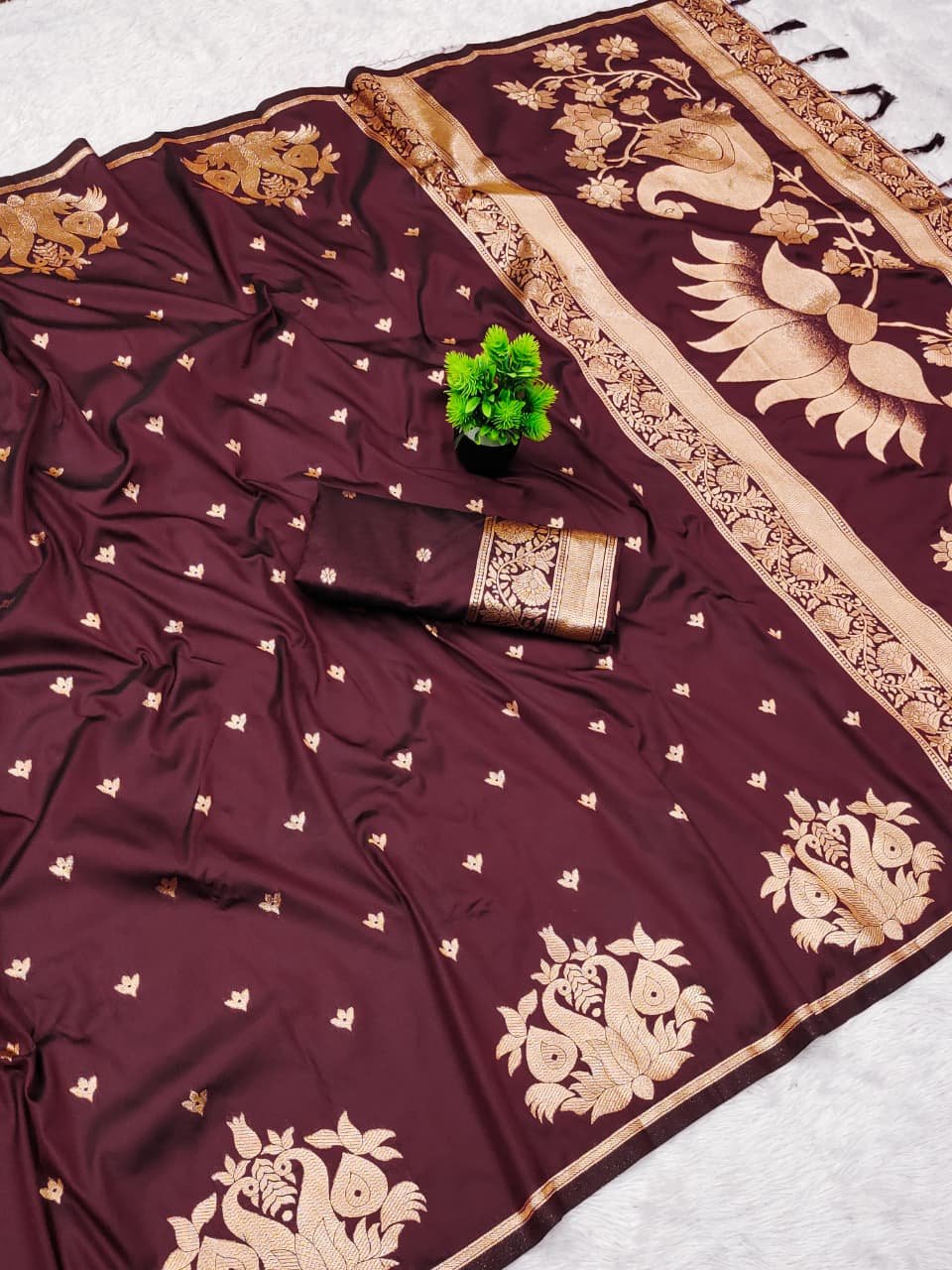Kiger Swan Zari Banarasi Silk Saree - Image 3