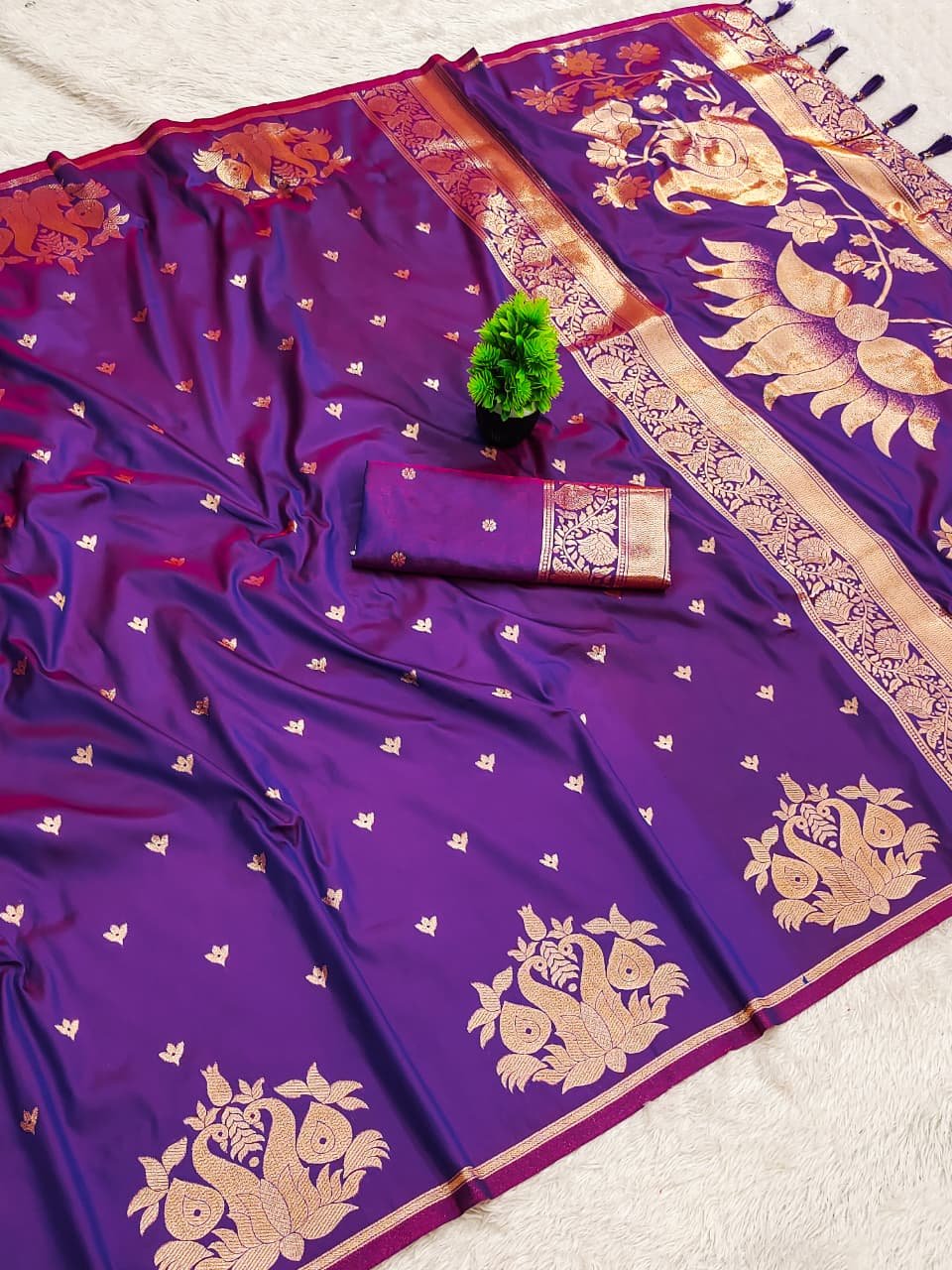 Kiger Swan Zari Banarasi Silk Saree - Image 2