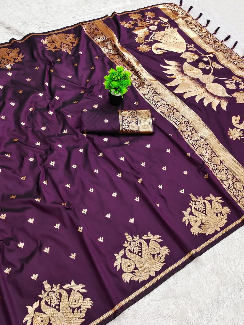 Kiger Swan Zari Banarasi Silk Saree - Image 8