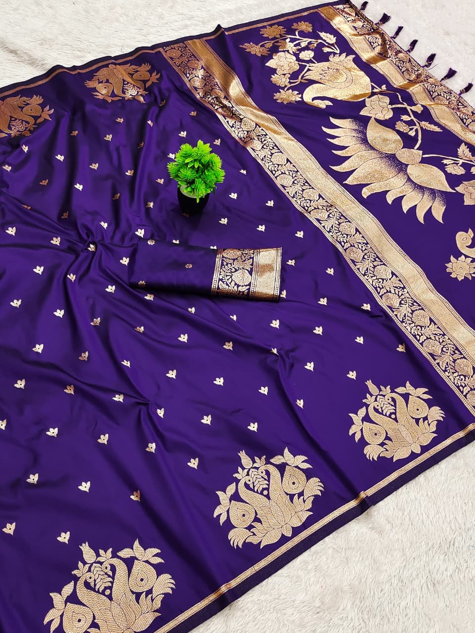 Kiger Swan Zari Banarasi Silk Saree - Image 1