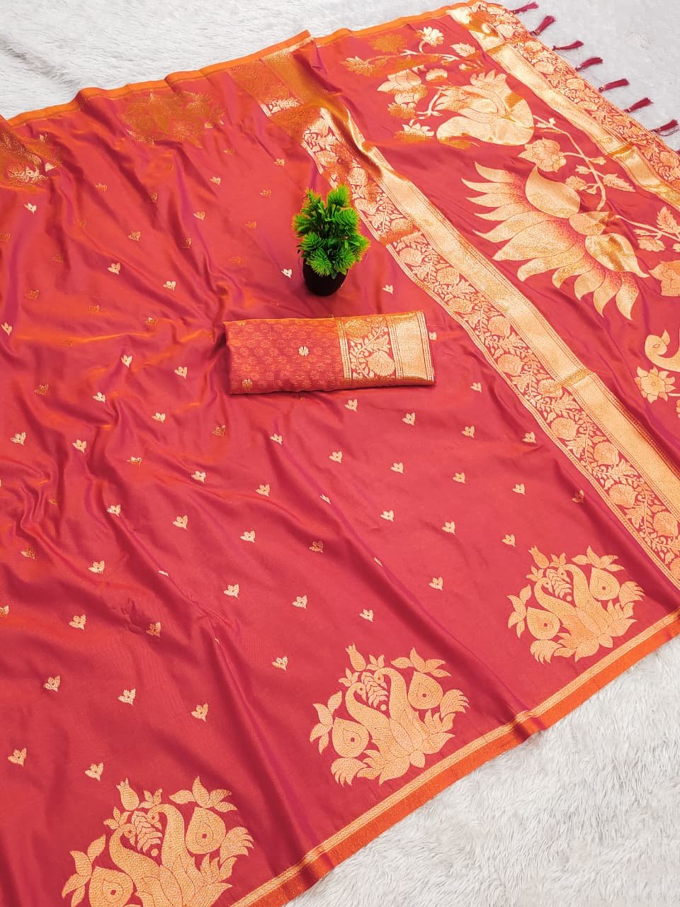 Kiger Swan Zari Banarasi Silk Saree - Image 9