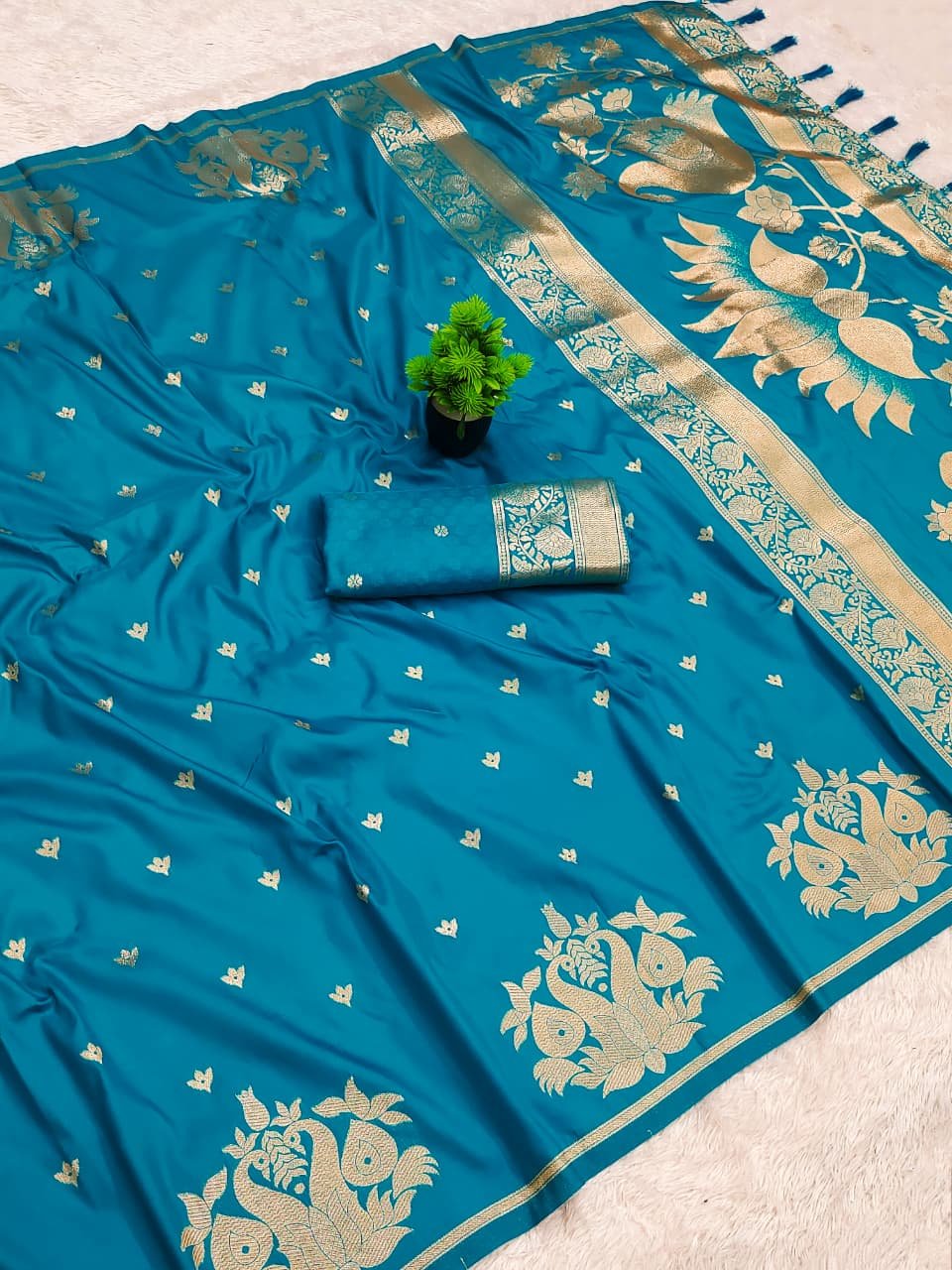 Kiger Swan Zari Banarasi Silk Saree - Image 10