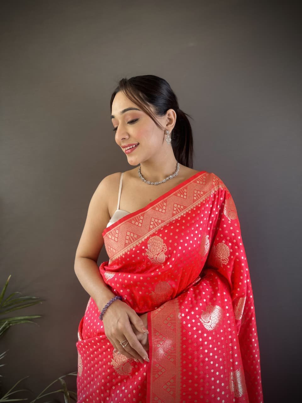 Festive Zari Banarasi Silk Saree - Image 5
