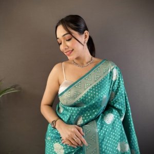 Festive Zari Banarasi Silk Saree - Image 6