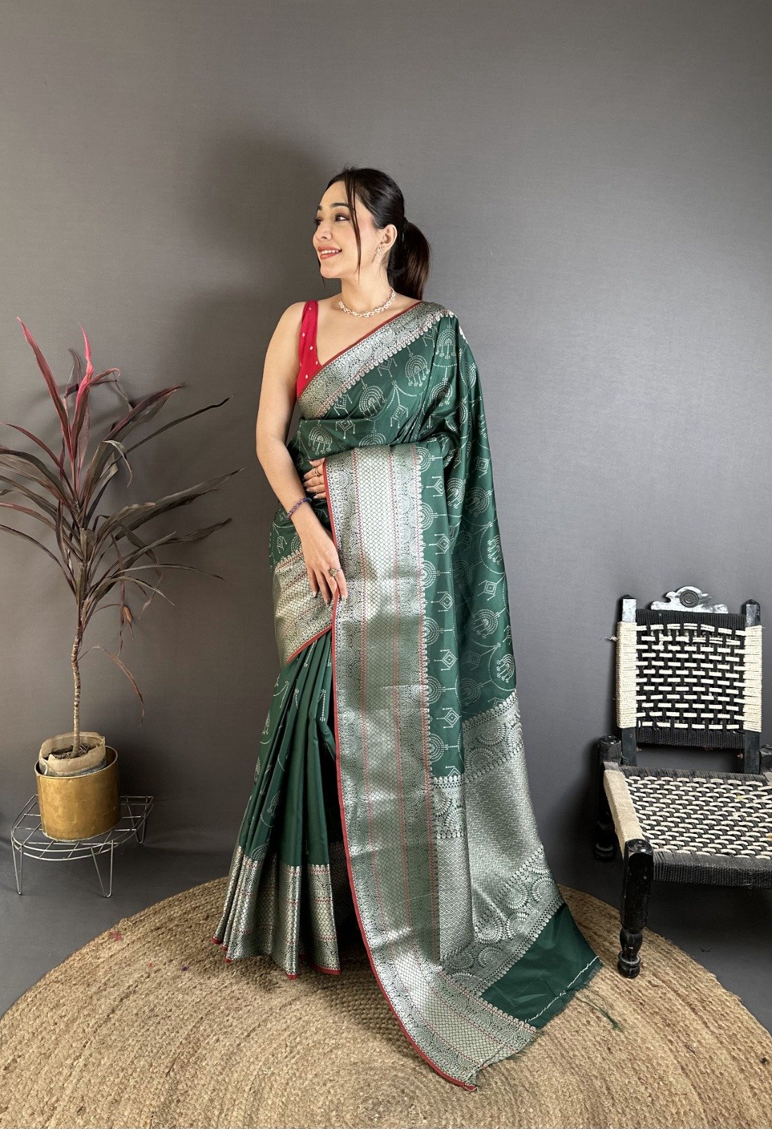 Banarasi Jacquard Silk Saree - Image 4