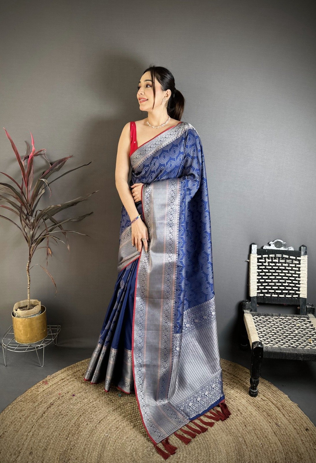 Banarasi Jacquard Silk Saree - Image 3
