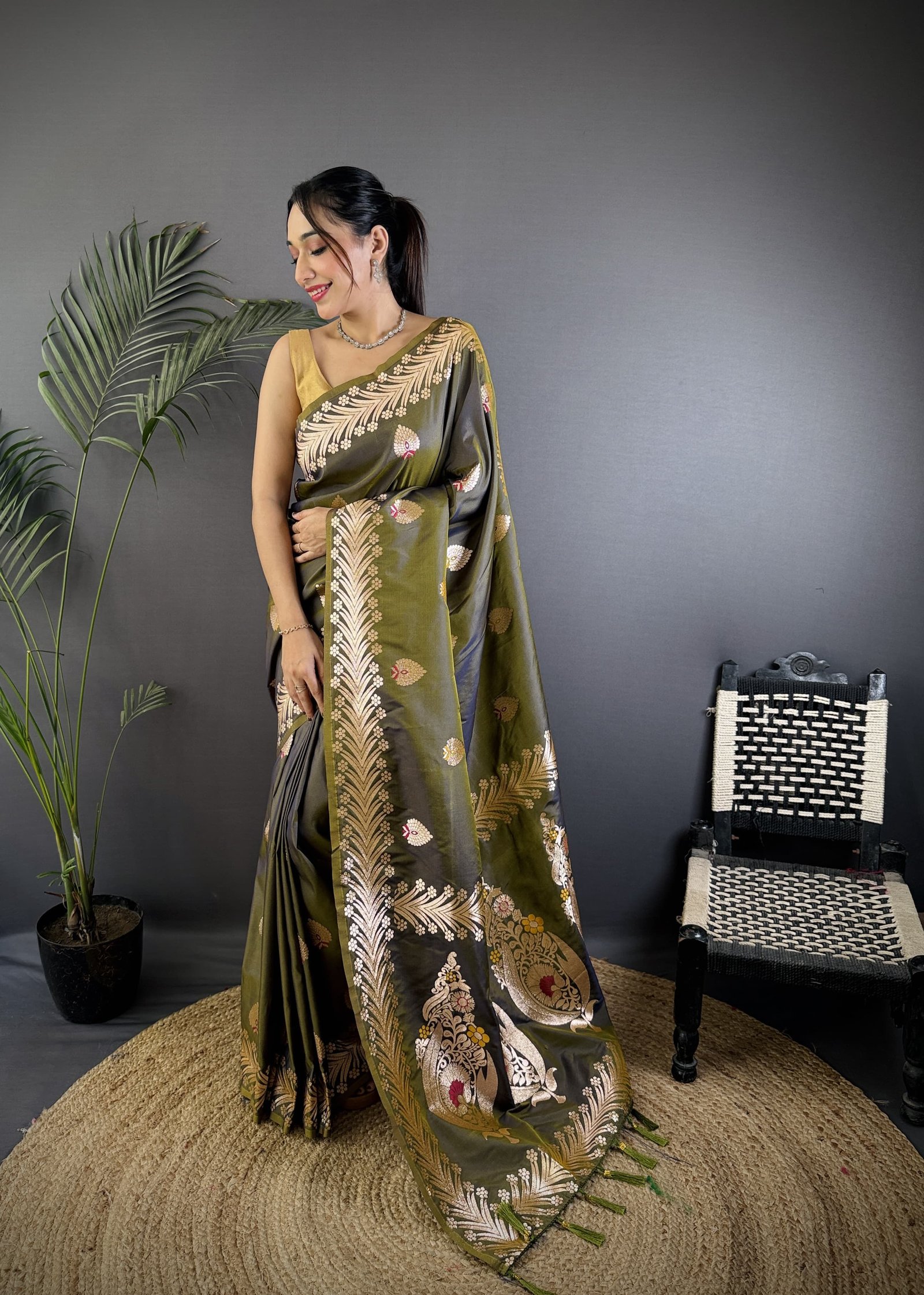 Triber Meenakari Banarasi Silk Saree - Image 4