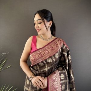 Majestic Gold Zari Lichi Silk Saree - Image 2