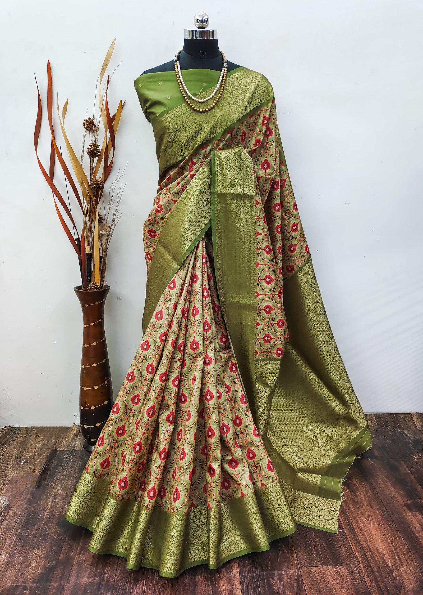 Digital Elegance Lichi Silk Saree - Image 2
