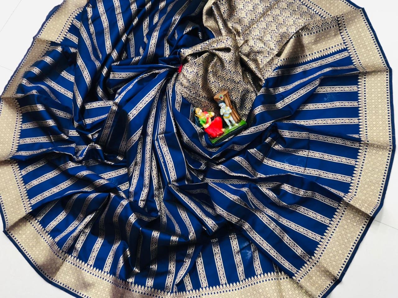 Meenakari Zari Banarasi Silk Saree - Image 6