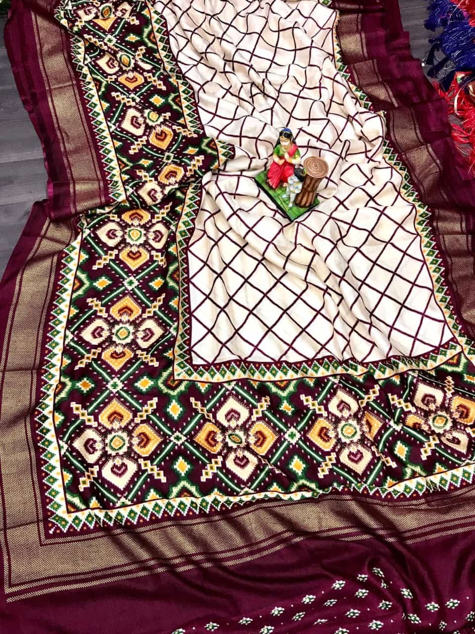 Elegant Foil Print Fancy Saree - Image 3