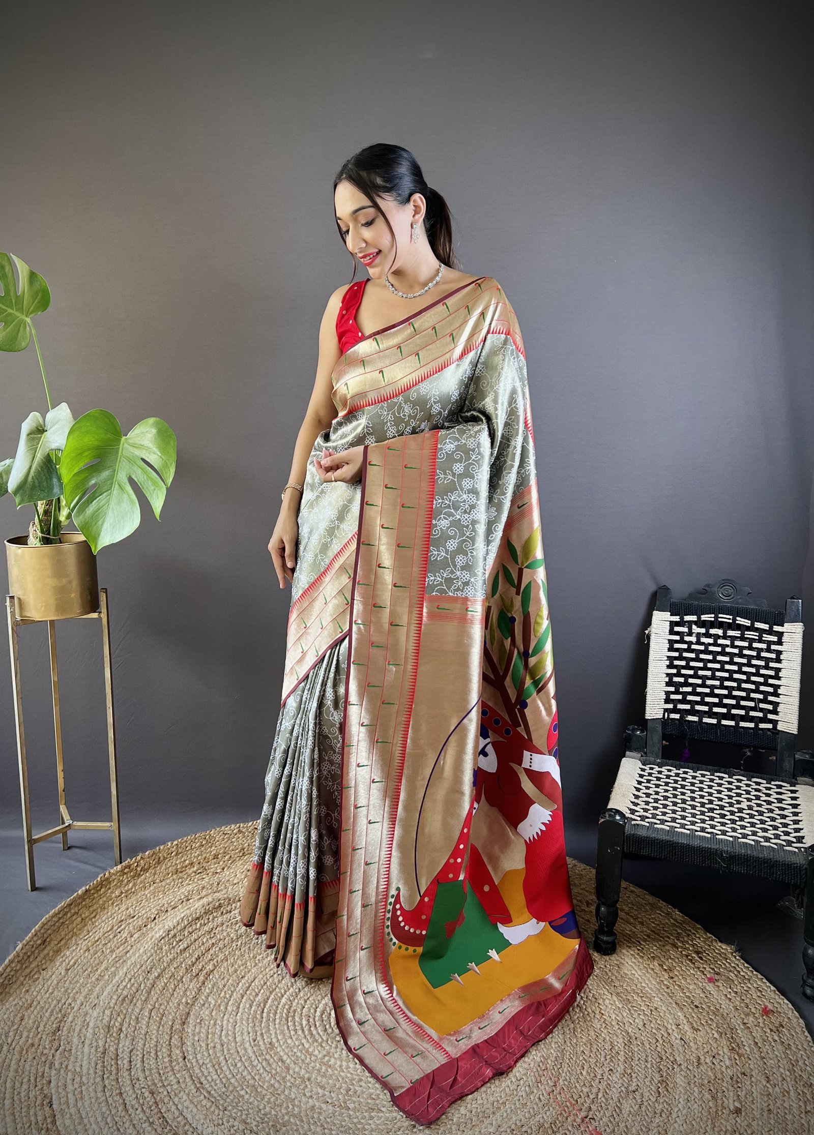 Munia Parrot Banarasi Silk Saree - Image 2
