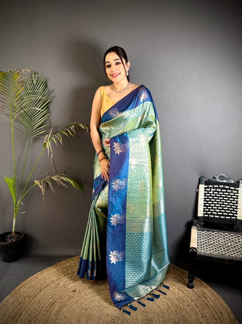 Rose Gold Zari Soft Silk Saree - Image 4