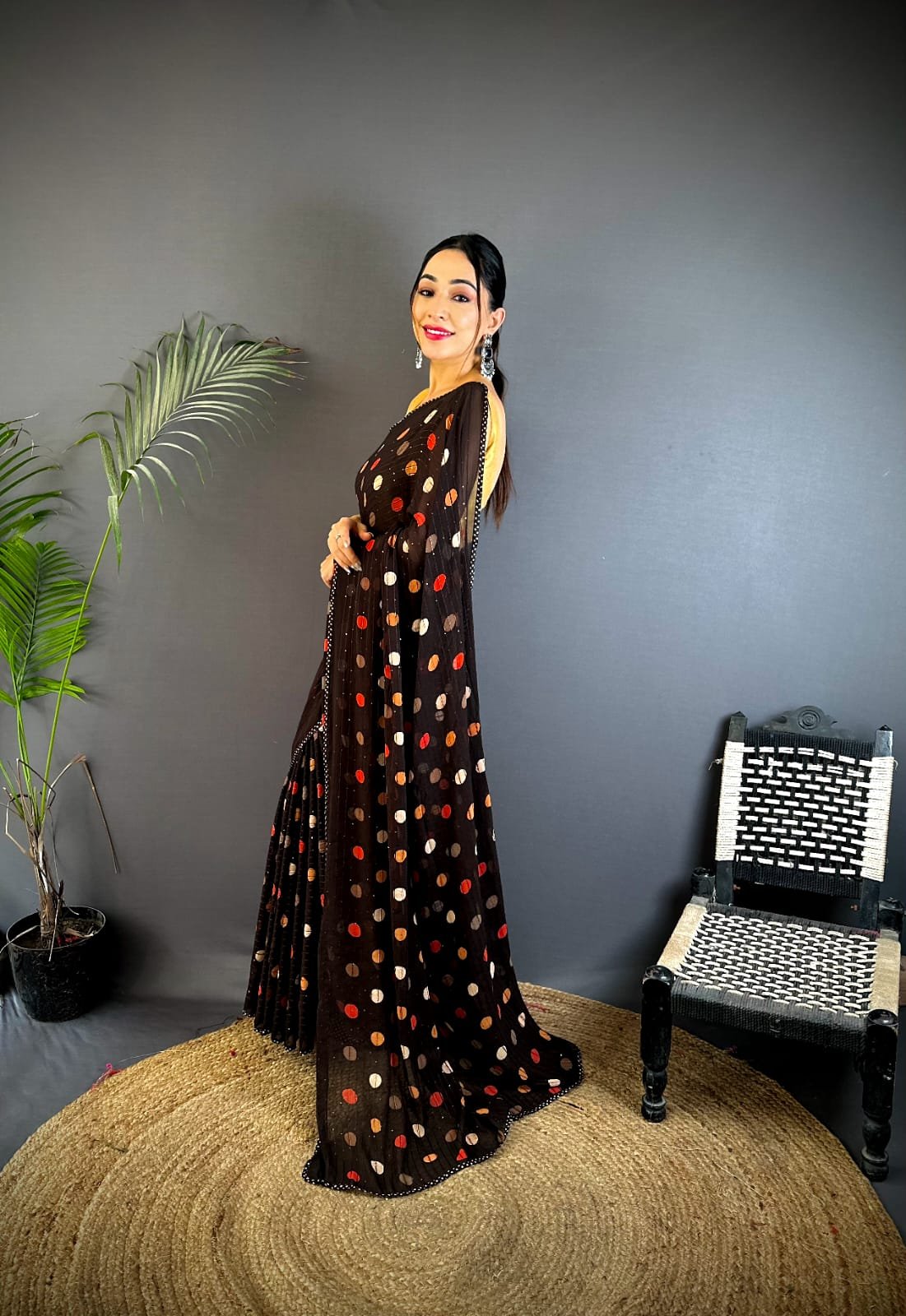 Velvet Glow Georgette Saree - Image 3