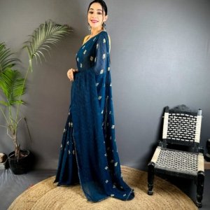 Velvet Glow Georgette Saree - Image 8