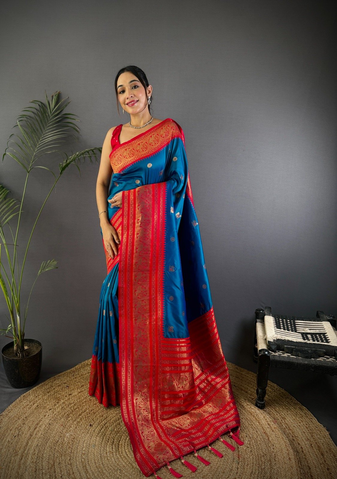 Two-Tone Narayan Soft Silk Saree - Image 2