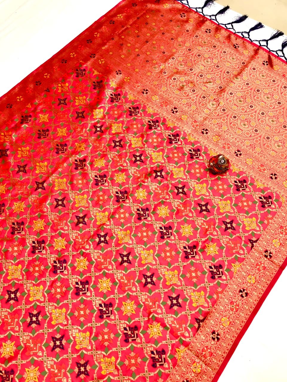Royal Meena Banarasi Patola Saree - Image 1