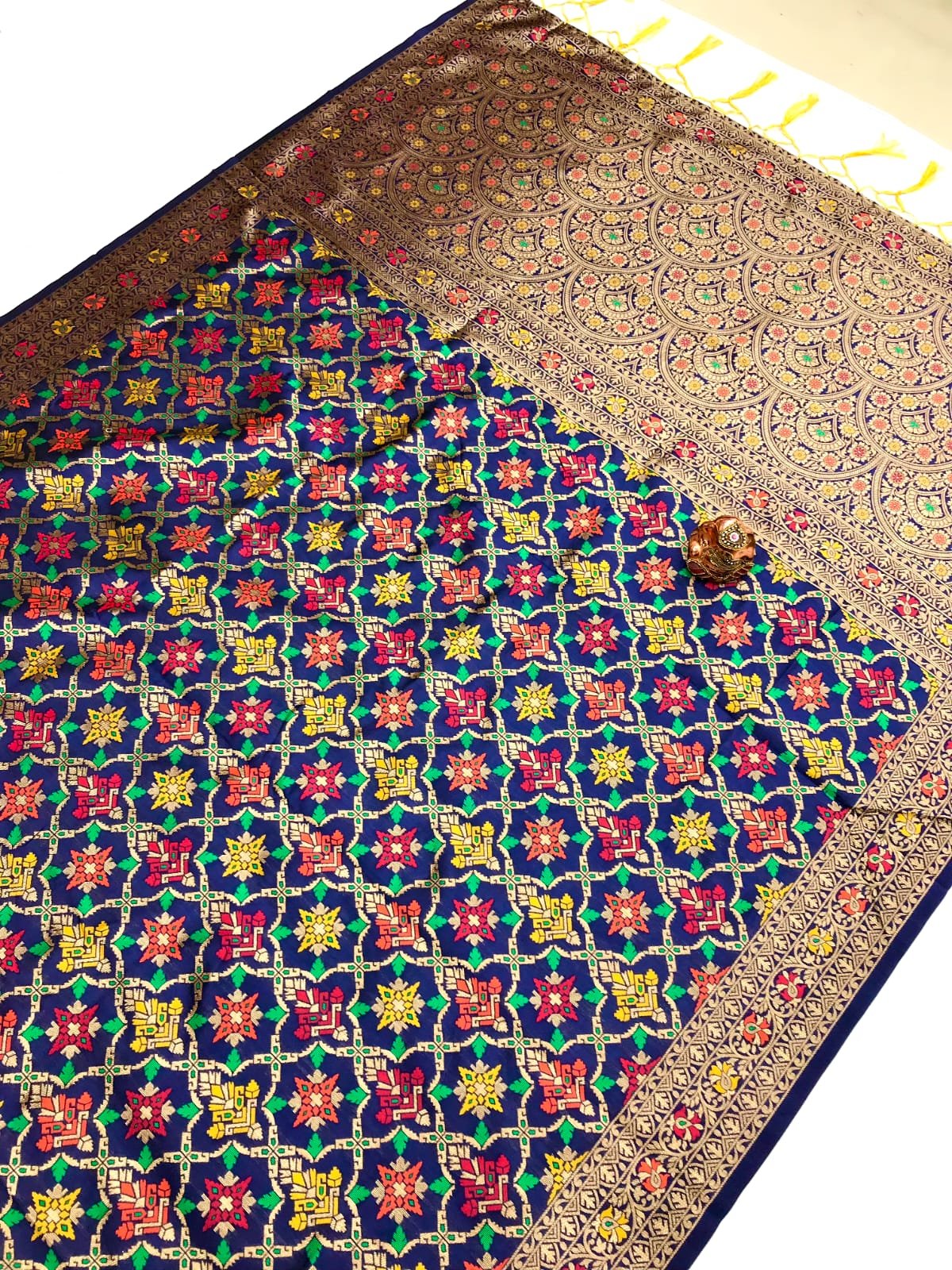 Royal Meena Banarasi Patola Saree - Image 2