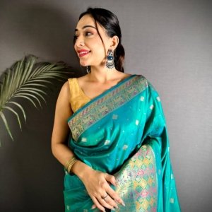 Multicolor Meenakari Patola Banarasi Lichi Silk Saree - Image 4