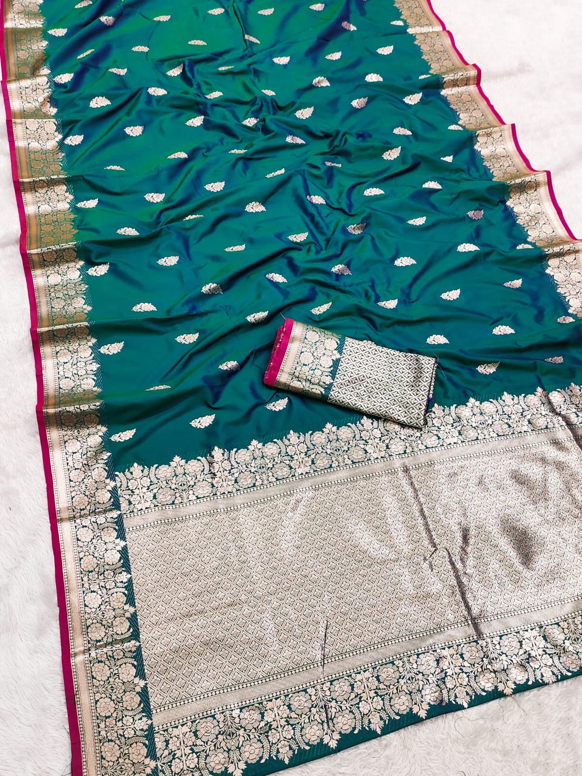 Royal Pure Banarasi Silk Saree - Image 1