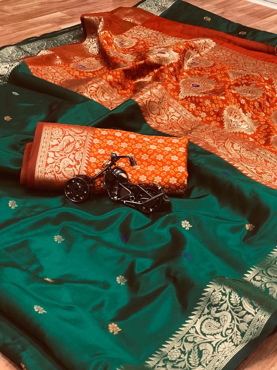 Evergreen Meenakari Banarasi Silk Saree - Image 3