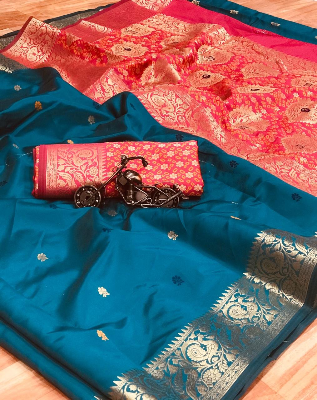 Evergreen Meenakari Banarasi Silk Saree - Image 1