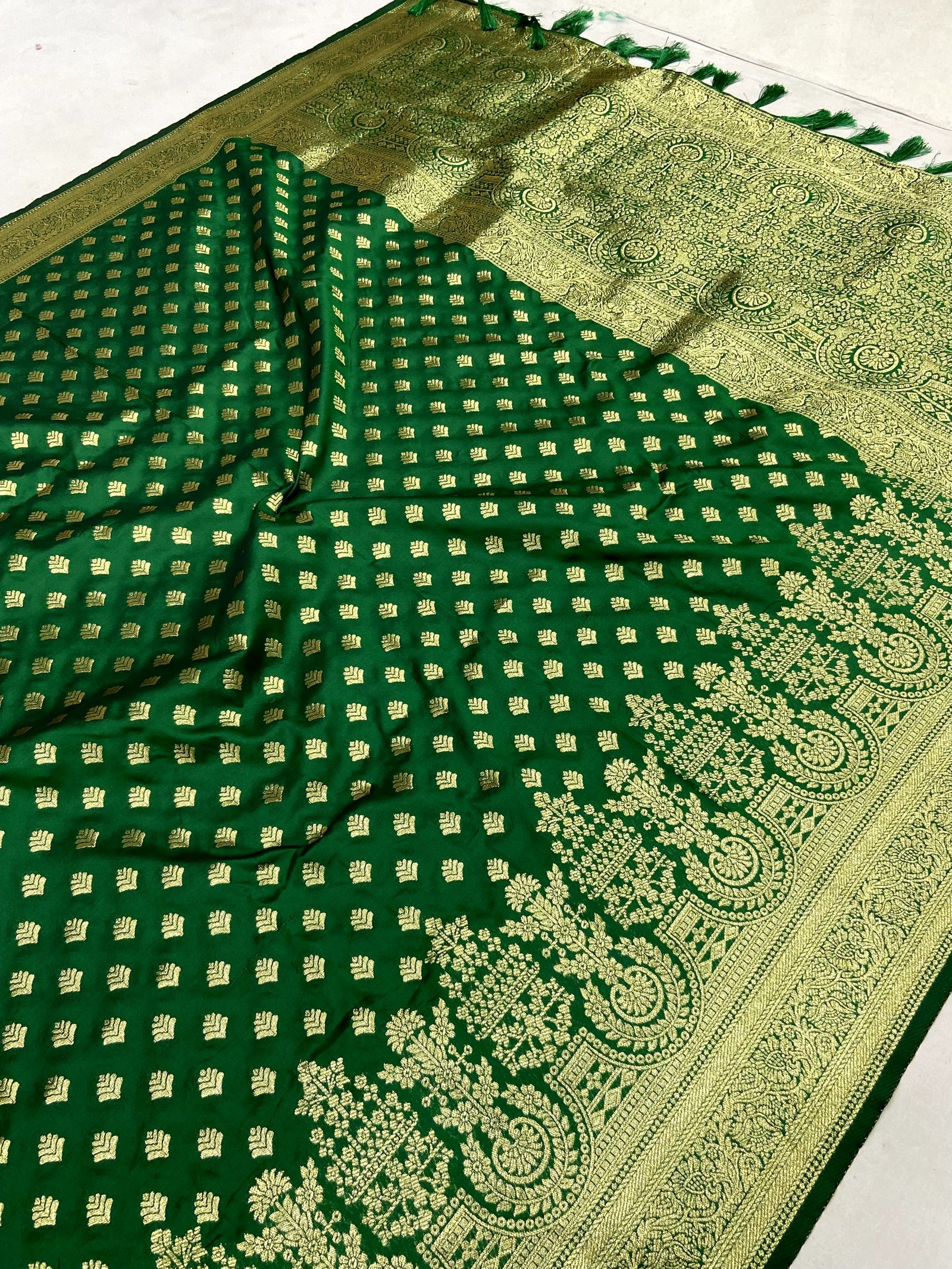 Royal Majesty Silk Saree - Image 3