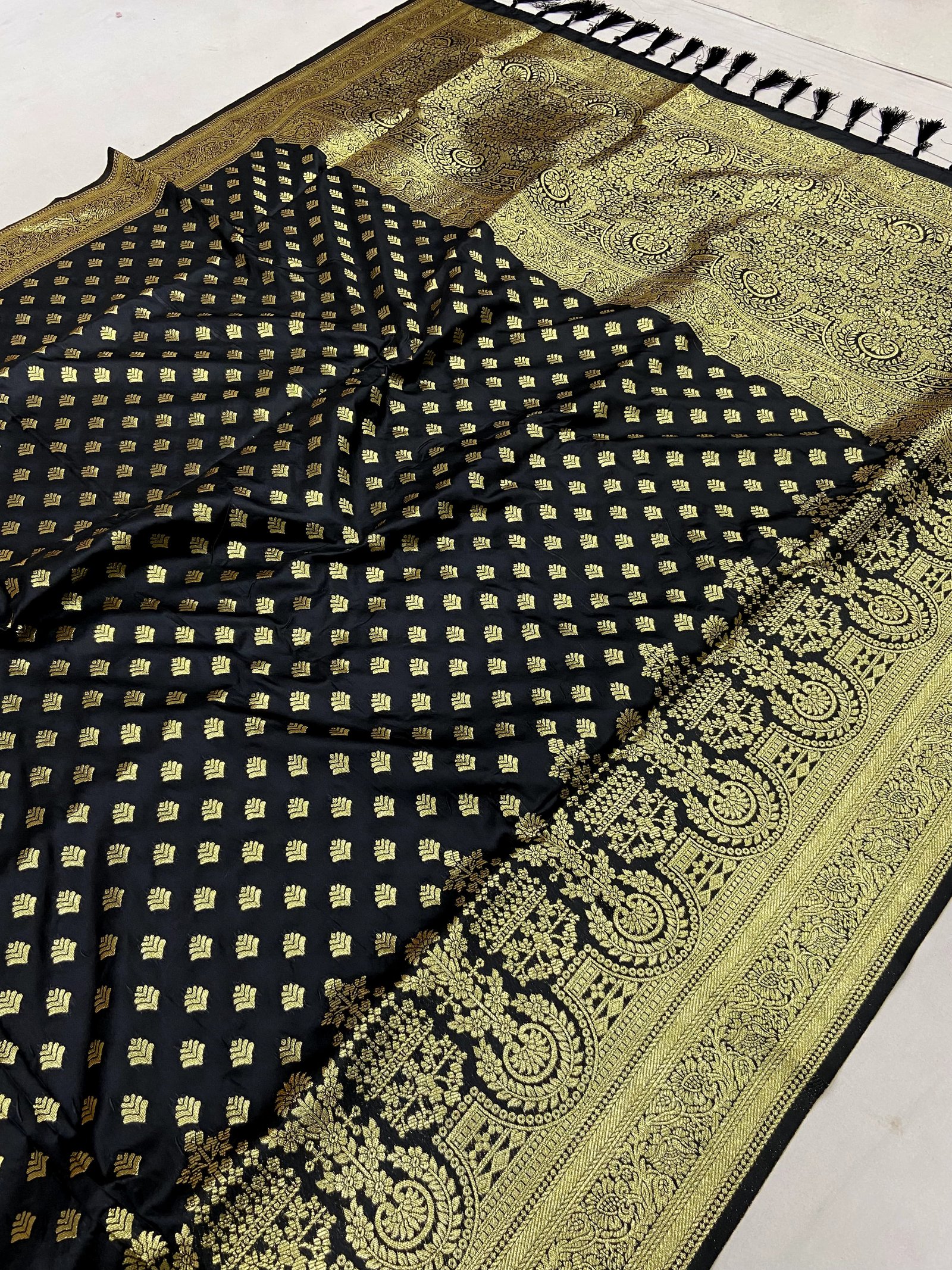 Royal Majesty Silk Saree - Image 2