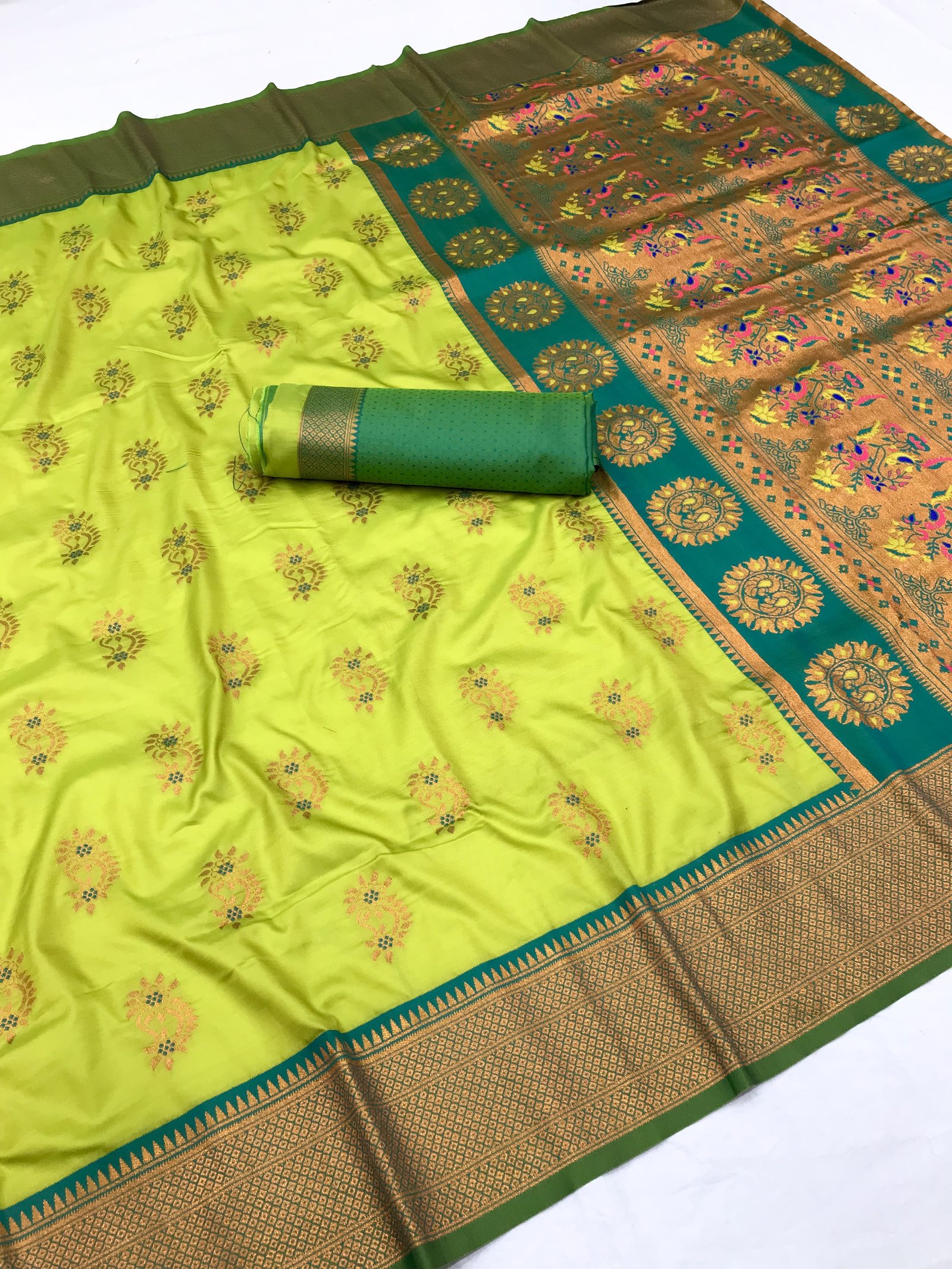 Royal Gold Zari Kanjivaram Silk Saree - Image 9