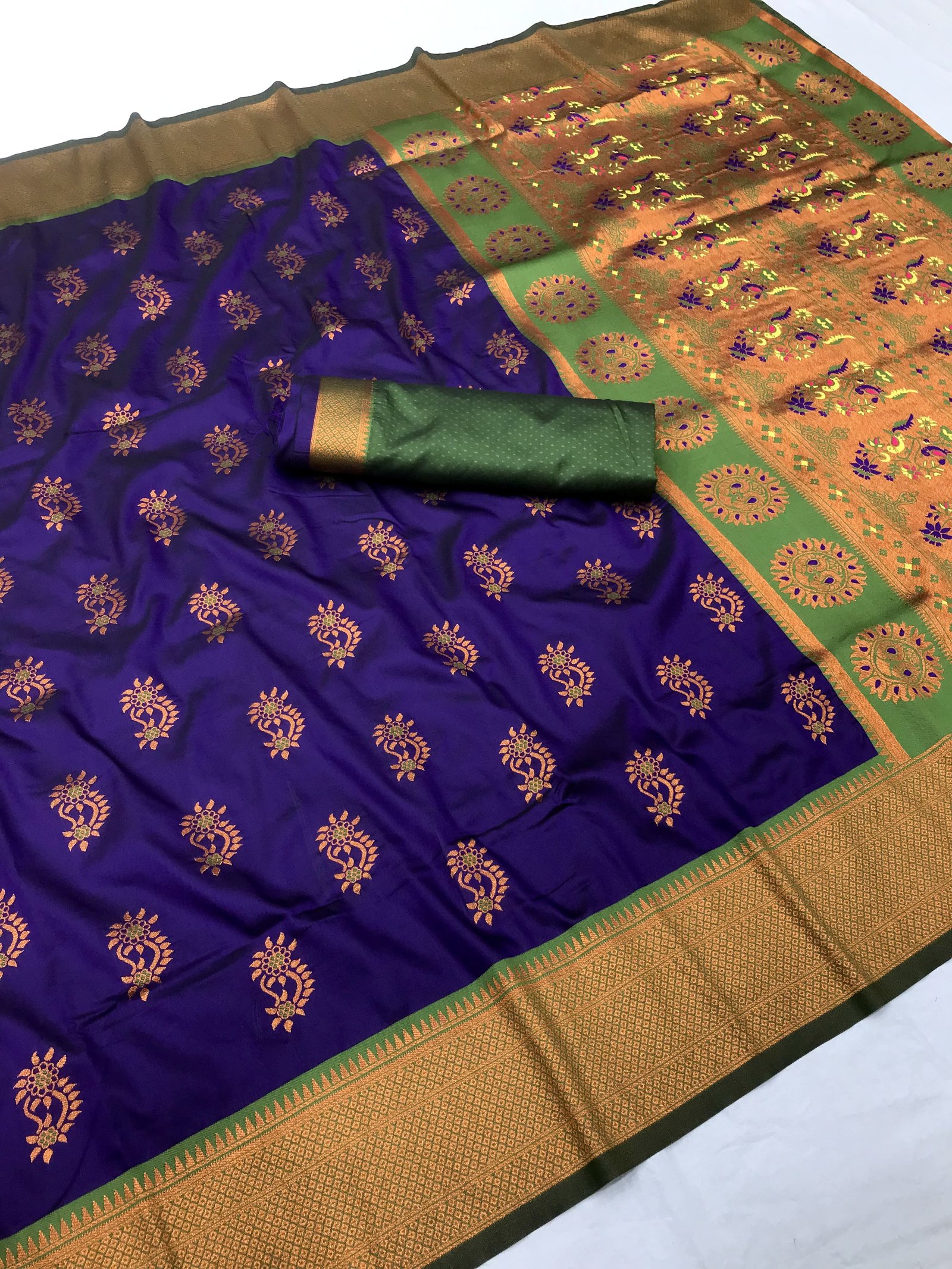 Royal Gold Zari Kanjivaram Silk Saree - Image 3