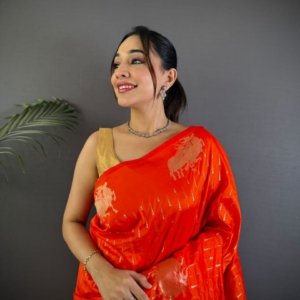 Elegant Weave Lichi Silk Saree - Image 6
