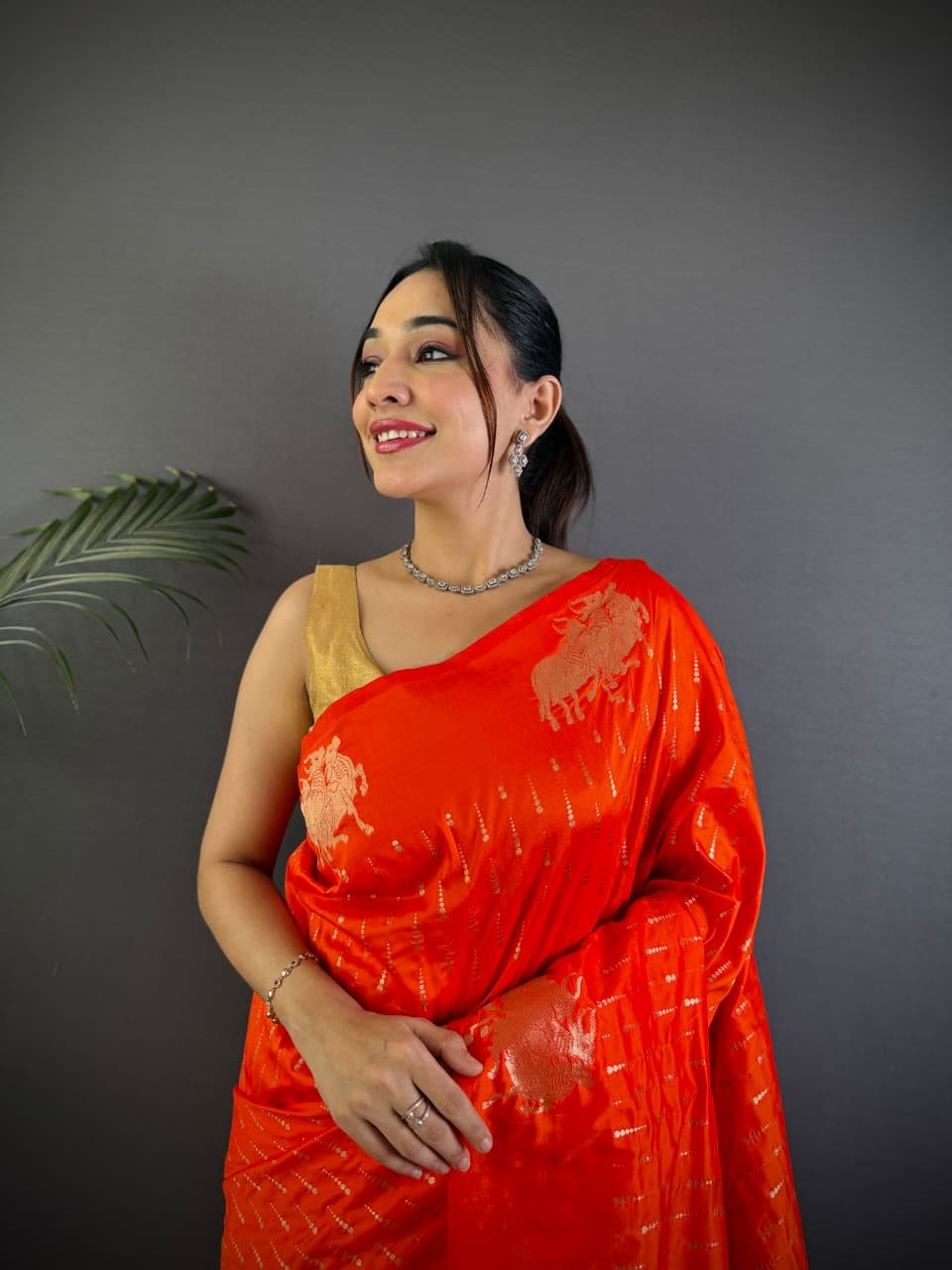 Elegant Weave Lichi Silk Saree - Image 6