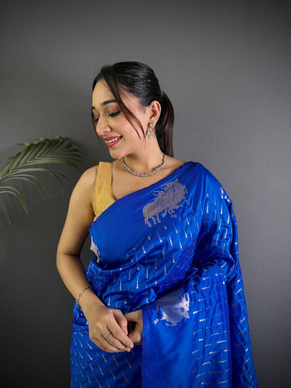 Elegant Weave Lichi Silk Saree - Image 2