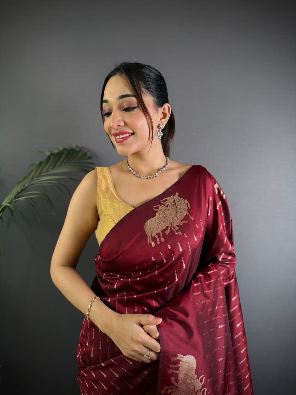 Elegant Weave Lichi Silk Saree - Image 3