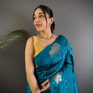 Elegant Weave Lichi Silk Saree - Image 5
