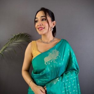 Elegant Weave Lichi Silk Saree - Image 9