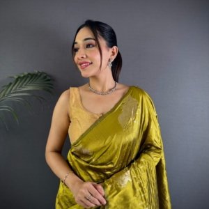 Elegant Weave Lichi Silk Saree - Image 4