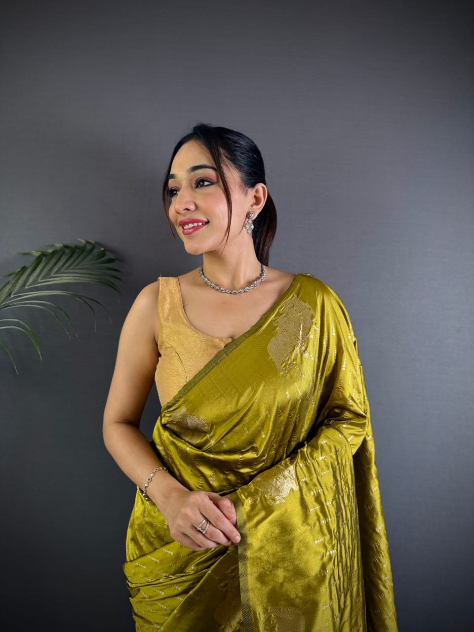Elegant Weave Lichi Silk Saree - Image 4
