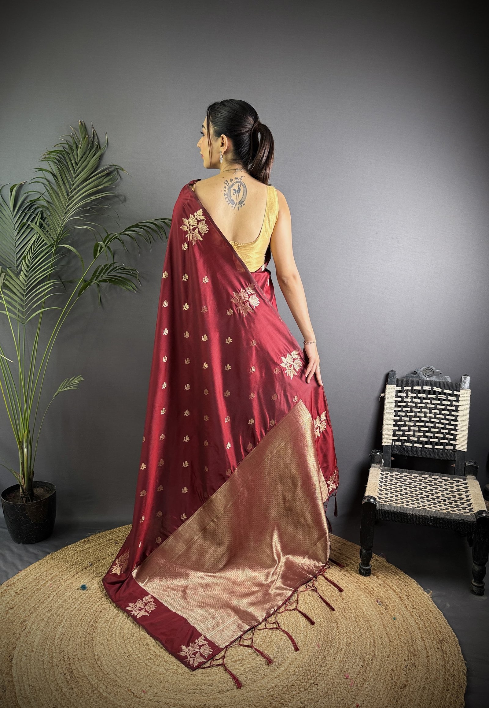 Floral Weave Lichi Silk Saree - Image 5