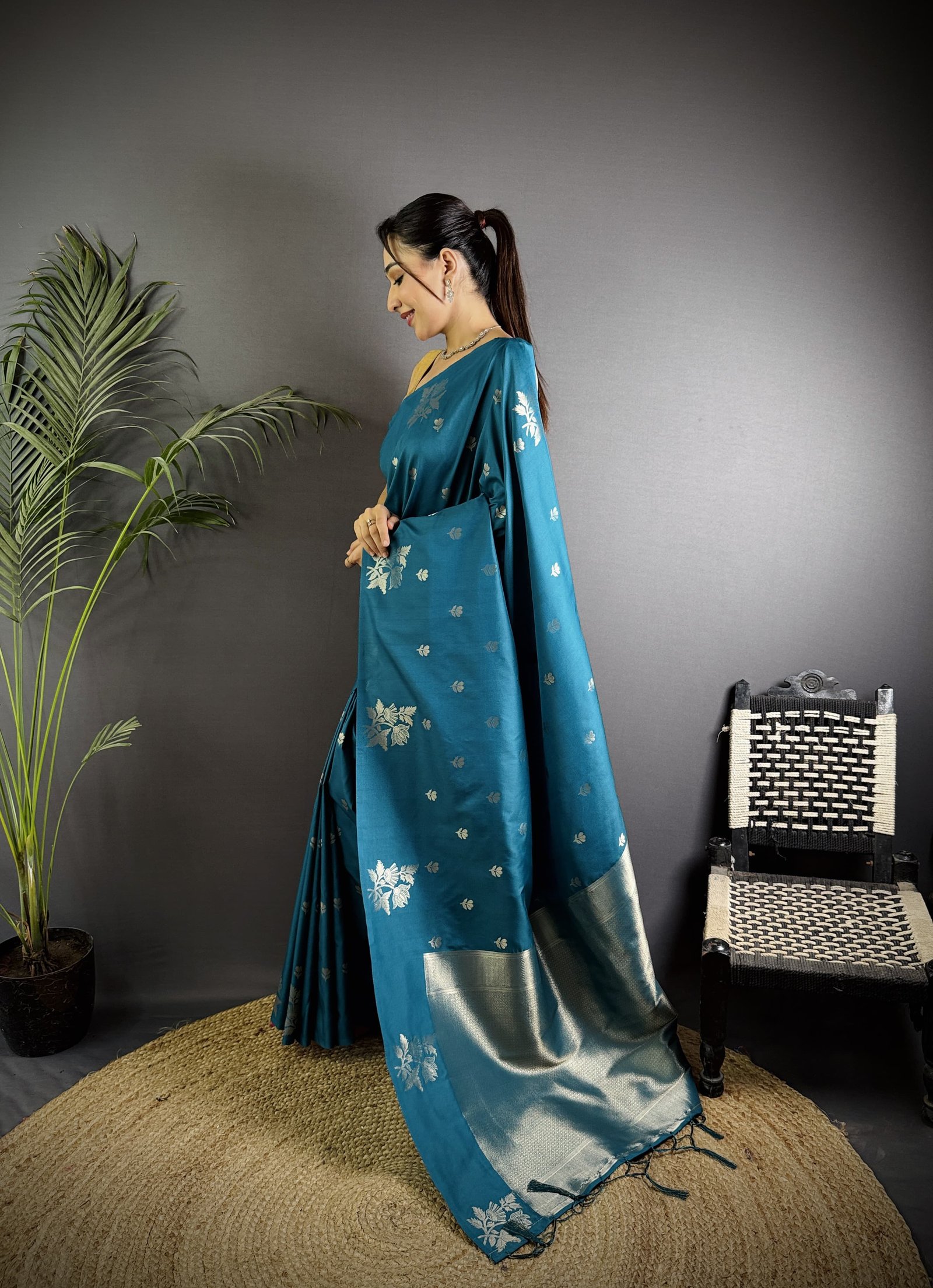 Floral Weave Lichi Silk Saree - Image 13