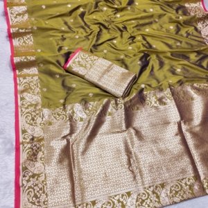 Timeless Gold Zari Banarasi Silk Saree - Image 6