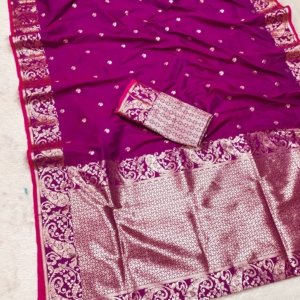 Timeless Gold Zari Banarasi Silk Saree - Image 5