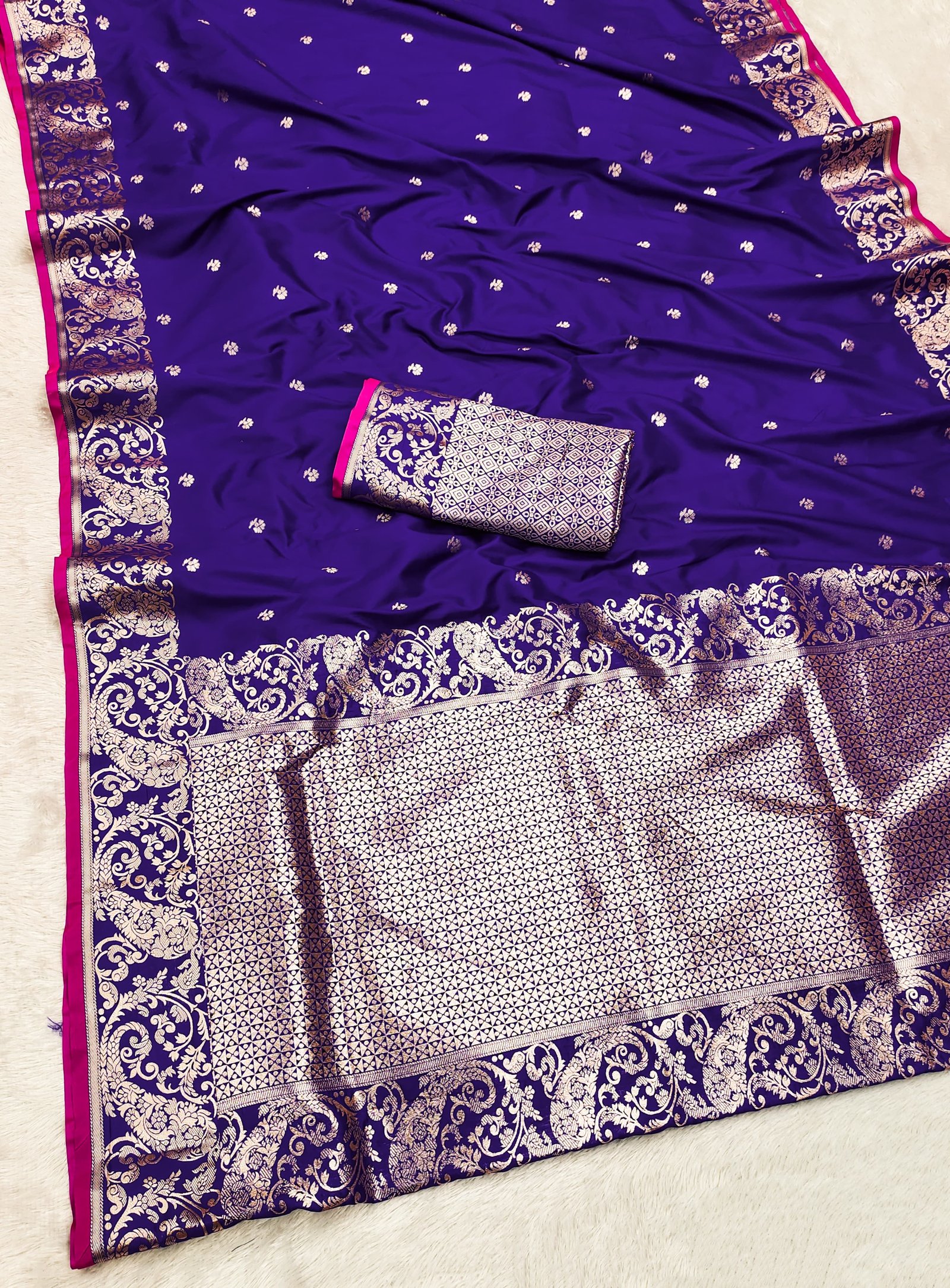 Timeless Gold Zari Banarasi Silk Saree - Image 8