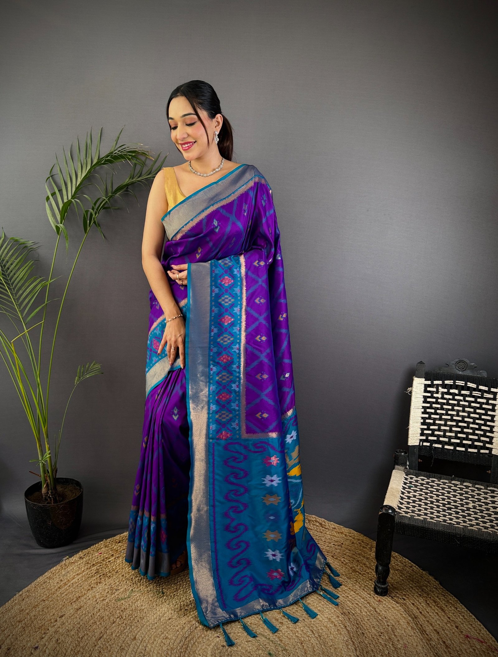 Target Ikkat Patola Soft Silk Saree - Image 3