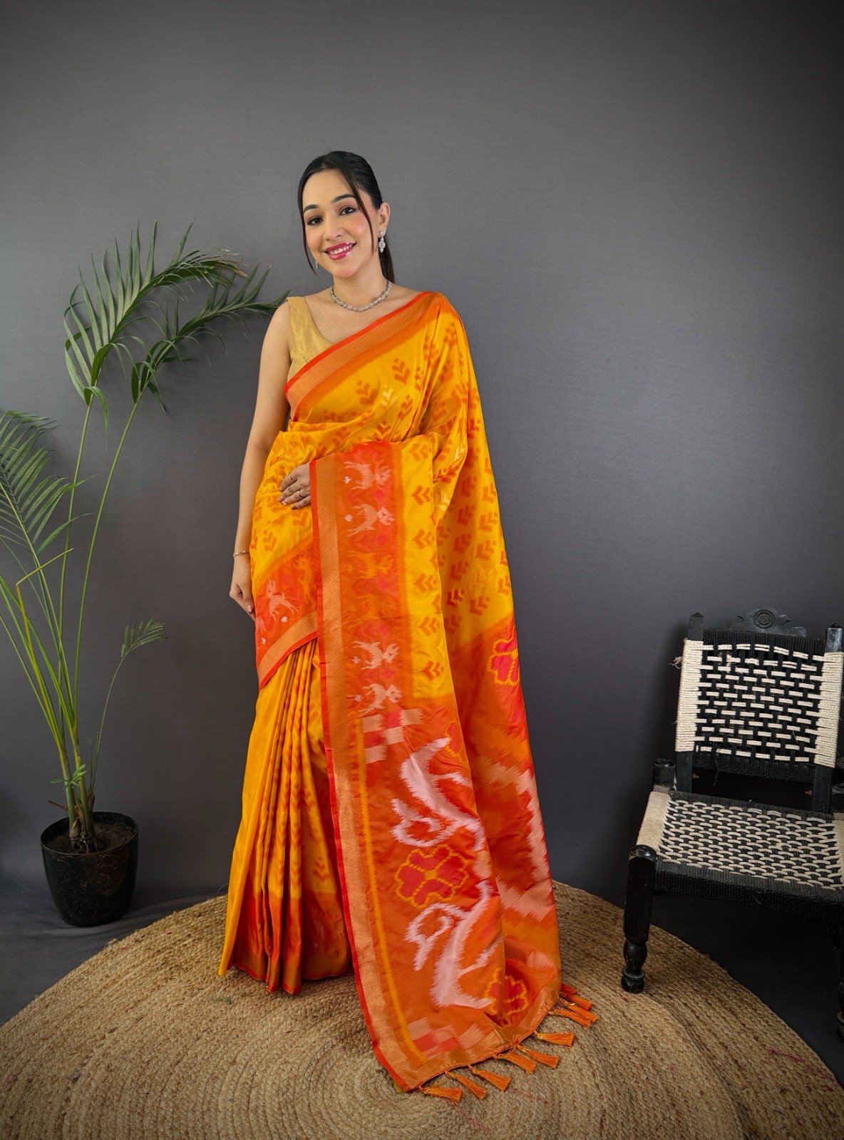 Target Ikkat Patola Soft Silk Saree - Image 11
