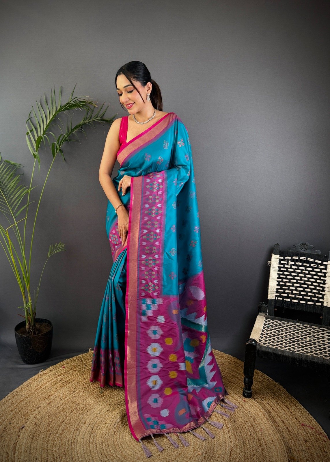 Target Ikkat Patola Soft Silk Saree - Image 10